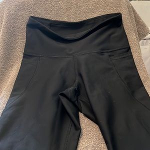 Women’s black athletic leggings with size pocket size small